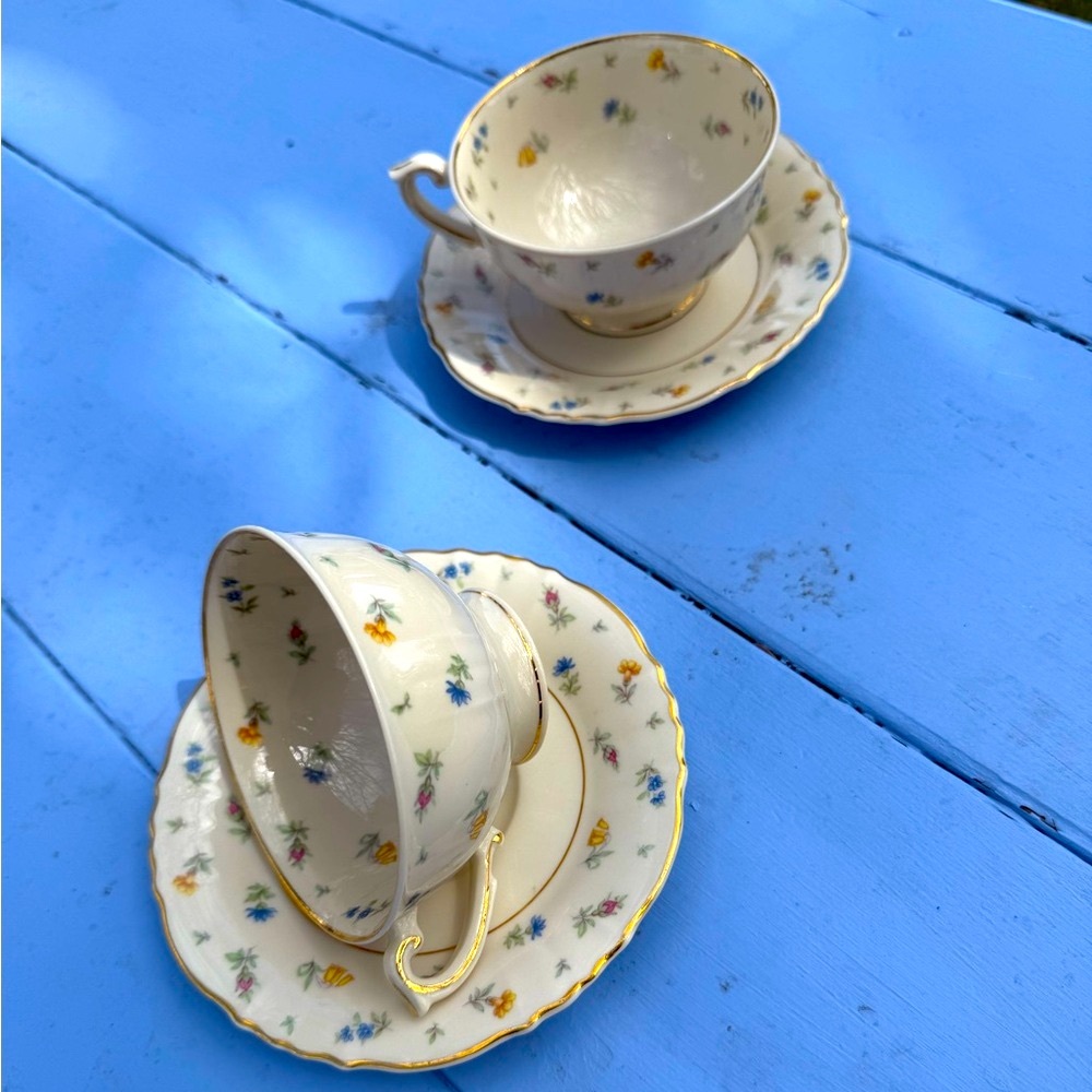 Vintage Syracuse China Floral SUZANNE Tea Cup & Saucer pair. EXCELLENT CONDITION
